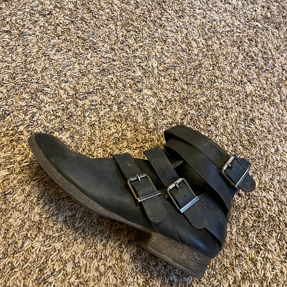 Cute booties with side opening